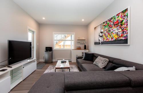 Langford Apartamento | Cozy Garden Suite with Hot Tub and Perfectly Located