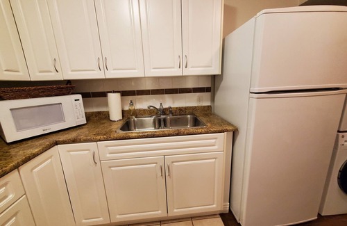 Langley Casa | *Cozy Garden Suite, with private entrance in beautiful & quiet neighbourhood *