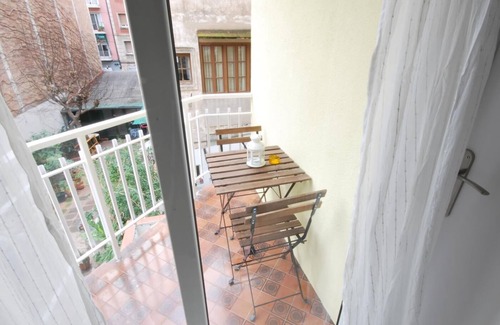 Gracia Apartamento | Cozy Gaudí Apartment in Gracia