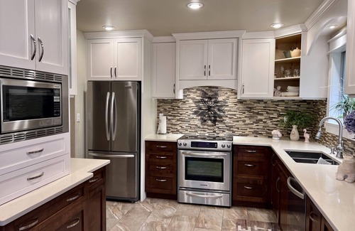 Saanich West Casa | Cozy Gem: Heart of Victoria