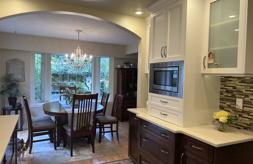 Saanich West Casa | Cozy Gem: Heart of Victoria