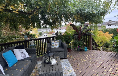 Saanich West Casa | Cozy Gem: Heart of Victoria