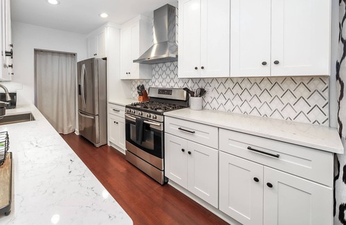 Berkley Casa | Cozy Gem, Hot Tub, close to downtown Berkley shops and restaurants