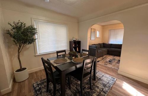 Lincoln Park Casa | Cozy Gem King Bunk Beds Near Major Highways Sleep6