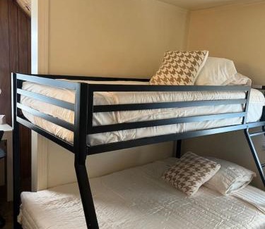 Lincoln Park Casa | Cozy Gem King Bunk Beds Near Major Highways Sleep6