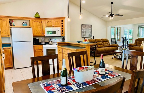 Hot Springs Village Casa | Cozy getaway on Ponce de Leon golf course.