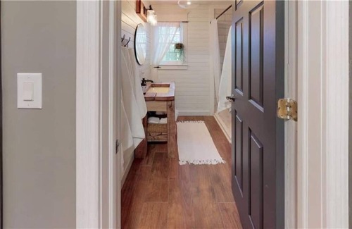 Erie Casa | Cozy Getaway 2BR + Hottub Erie PA Acacia House