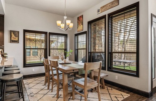 Dover Bay Condominio | Cozy Getaway at The Lazy Bear Lodge: 3BR/2BA in Dover, ID!