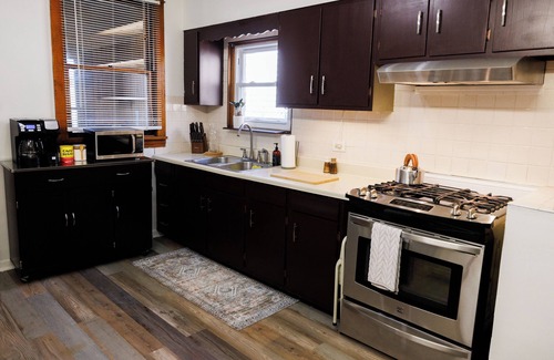 Chicago Apartamento | Cozy Getaway Chicago Oasis in PortagePark 5 BD/ 3BR