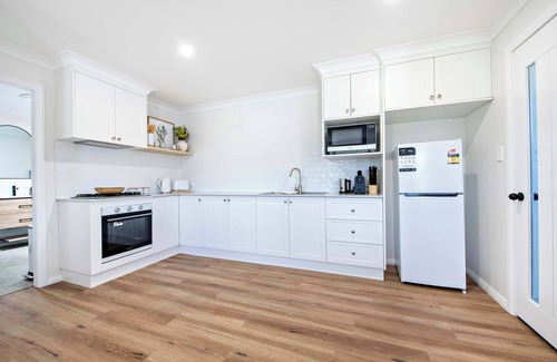 Dubbo Casa | Cozy Getaway - Modern, Garden View