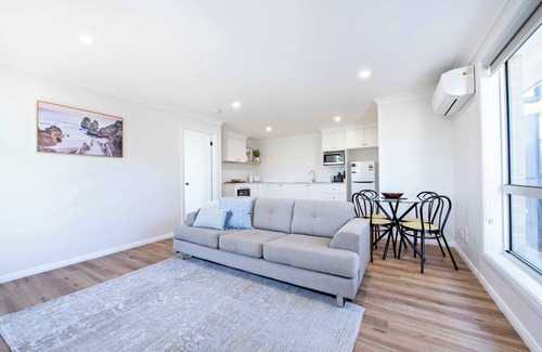 Dubbo Casa | Cozy Getaway - Modern, Garden View