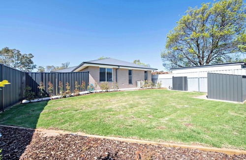 Dubbo Casa | Cozy Getaway - Modern, Garden View
