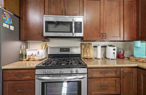 Houston Casa | Cozy Getaway w/ Private Hot Tub near IAH