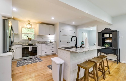 Afton Cabaña | Cozy Getaway | Near Veritas & Blue Ridge Tunnel | Modern Comforts