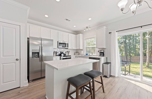 Goose Creek Casa | Cozy Getaway: Spacious Haven for Families & Groups Near Attractions