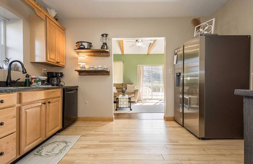 McHenry Cabaña | Cozy Getaway w/ Theater and Hot Tub