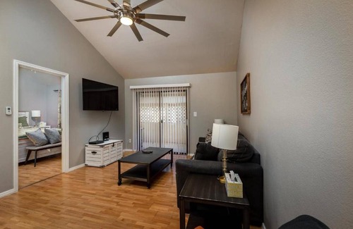 Gilbert Casa | Cozy Gilbert Condo Walking Distance to Downtown !