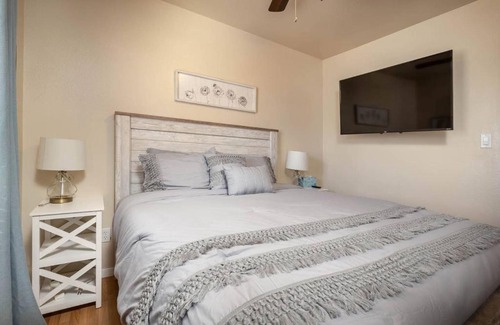 Gilbert Casa | Cozy Gilbert Condo Walking Distance to Downtown !