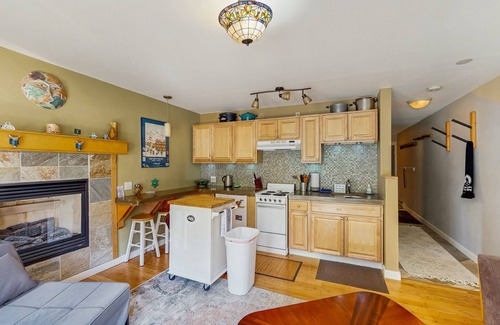 Alyeska Condominio | Cozy Girdwood Condo – Your Gateway to Alaska’s Natural Beauty