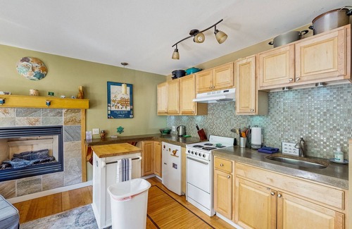 Alyeska Condominio | Cozy Girdwood Condo – Your Gateway to Alaska’s Natural Beauty