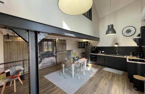 Louchy-Montfand Cabaña | Gîte Contemporáneo con Piscina Climatizada en Louchy-Montfand, Ideal para Familias y Teletrabajo
