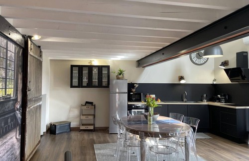 Louchy-Montfand Cabaña | Gîte Contemporáneo con Piscina Climatizada en Louchy-Montfand, Ideal para Familias y Teletrabajo