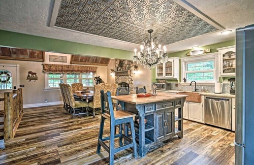 Branson Casa | Cozy glam Branson area private pool/ hot tub