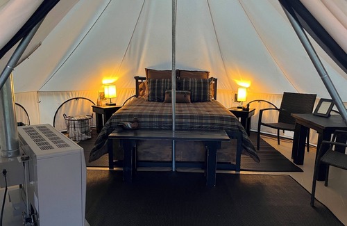 Turner Cama Y Desayuno | Cozy Glamping at Farm Bed and Breakfast in Maine