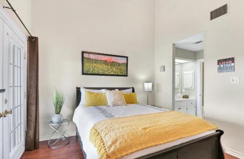 Canyon Lake Casa | Cozy Glimmer
