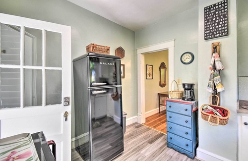 Ware Cabaña | Cozy Gloucester Getaway w/ Porch & Sunroom!