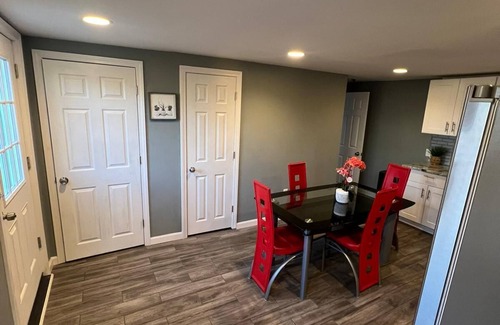 Newton Apartamento | Cozy Gorgeous with a back yard and parking pet friendly on the heart of Waltham
