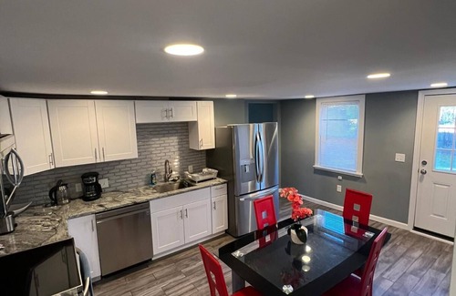 Newton Apartamento | Cozy Gorgeous with a back yard and parking pet friendly on the heart of Waltham