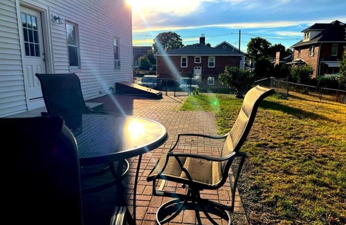 Newton Apartamento | Cozy Gorgeous with a back yard and parking pet friendly on the heart of Waltham