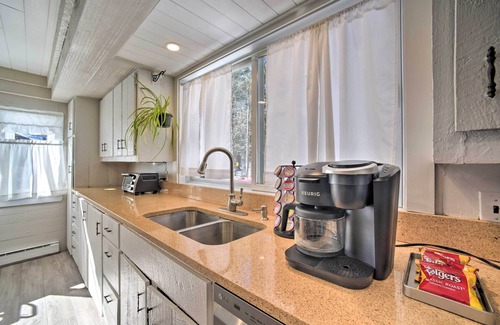 Great Barrington Casa | Cozy Great Barrington Home ~ 1 Mi to Ski Resort!