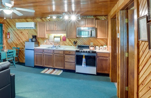 Green Bank Cabina | Cozy Green Bank Cabin ~ 2 Mi to Observatory!