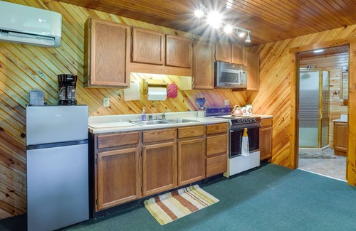 Green Bank Cabina | Cozy Green Bank Cabin ~ 2 Mi to Observatory!