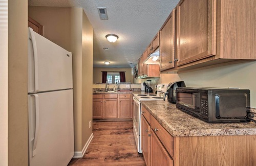 Greensboro Casa | Cozy Greensboro Townhome ~ 7 Mi to UNC Campus