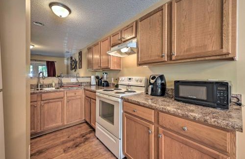 Greensboro Casa | Cozy Greensboro Townhome about 7 Mi to UNC Campus