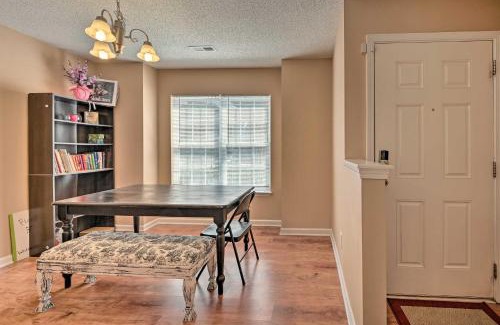 Greensboro Casa | Cozy Greensboro Townhome about 7 Mi to UNC Campus