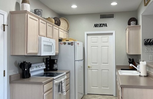 Rancho Vistoso Condominio | Cozy ground level resort style condo, w/ heated pool/hot tub, gym and discounts!