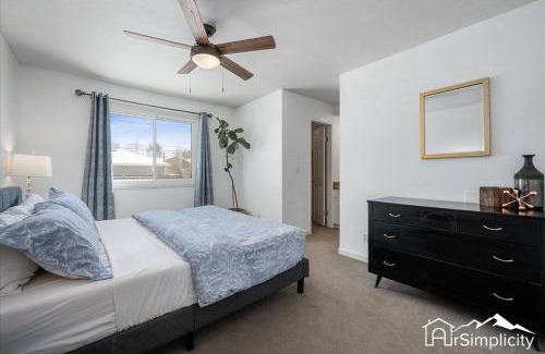Barnum West Casa | Cozy Group Stay W Fireplace & Backyard
