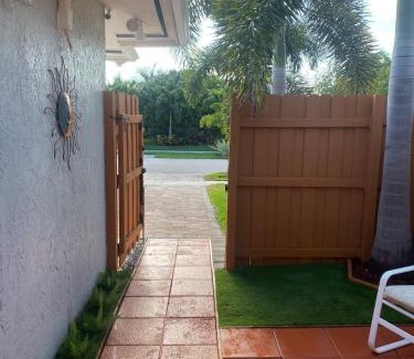 Pompano Beach Casa | Cozy Guest Room