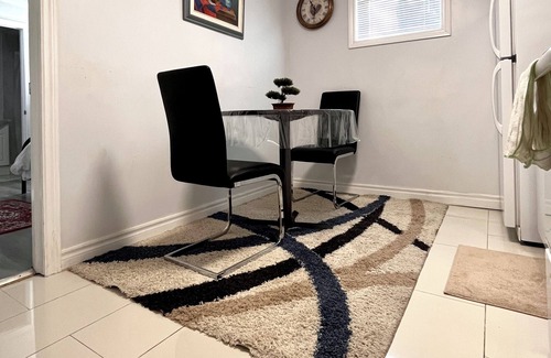 Black Creek Casa | Cozy Guest Suit Basement Fully Private with Parking