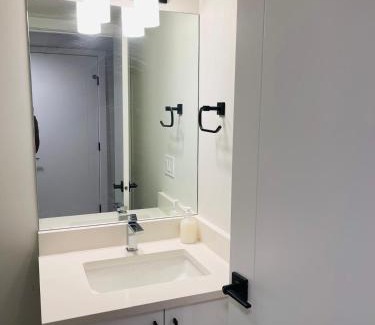 Evanston Casa | Cozy guest suite