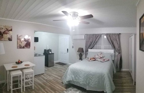 Marietta Casa | Cozy guest suite. Private bath and entrance