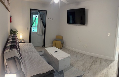 Eisenhower Casa | Cozy Guest Suite with Private Entrance