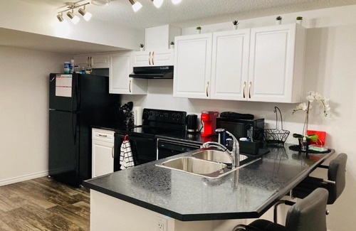 Northeast Edmonton Casa | Cozy Guest Suite with private entrance