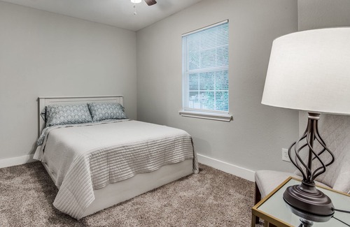 Pleasantville Area Casa | Cozy Guesthouse- 10 min from Downtown Houston!
