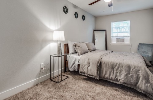 Pleasantville Area Casa | Cozy Guesthouse- 10 min from Downtown Houston!