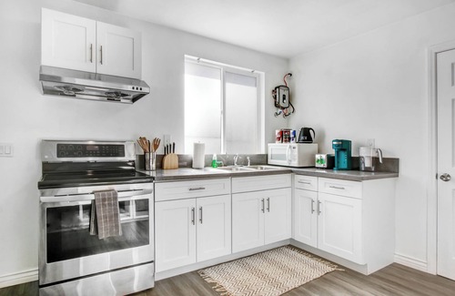 Alhambra Apartamento | Cozy Guesthouse near Downtown Alhambra